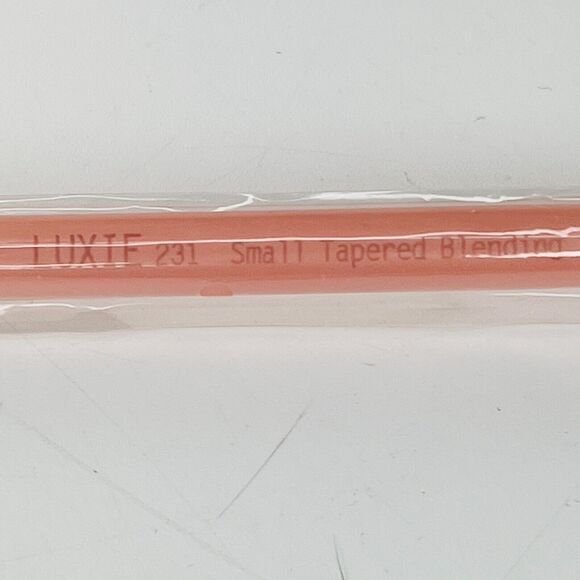 Luxie Small Tapered Blending 231 Eye Shadow MakeUp Brush Pink Rose Gold New - Picture 5 of 5